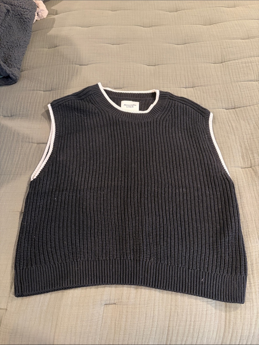 Abercrombie & Fitch Men's Black Knit Crewneck Sweater Vest with White Trim